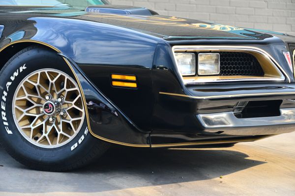 1977 Pontiac Firebird Trans Am Y82