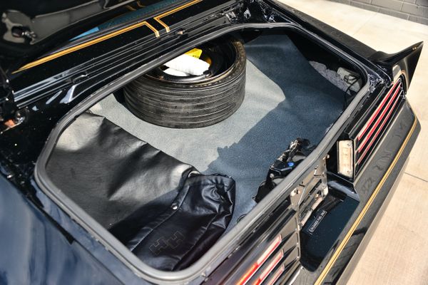 1977 Pontiac Firebird Trans Am Y82