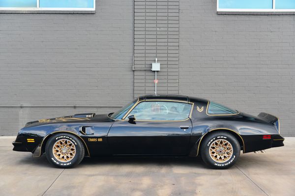 1977 Pontiac Firebird Trans Am Y82