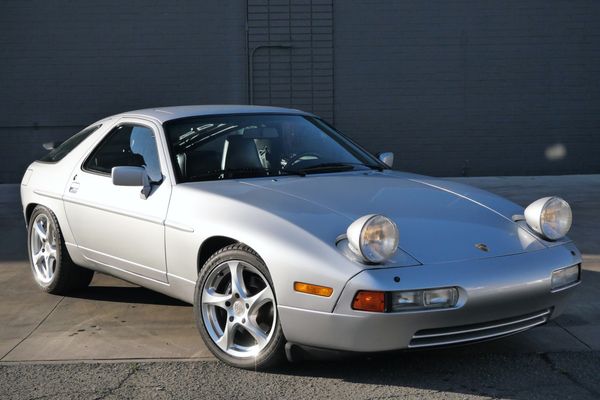 1987 Porsche 928 S4