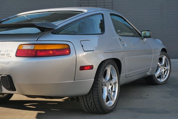 1987 Porsche 928 S4