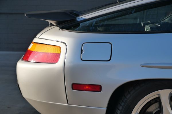 1987 Porsche 928 S4