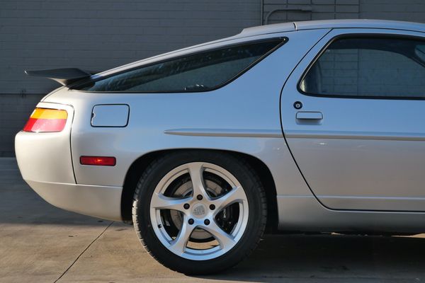 1987 Porsche 928 S4