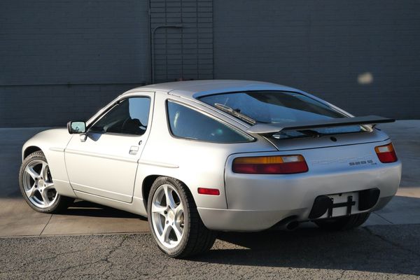 1987 Porsche 928 S4
