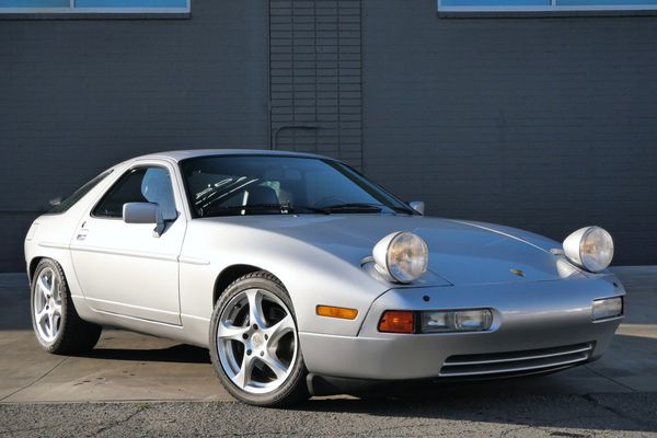 1987 Porsche 928 S4