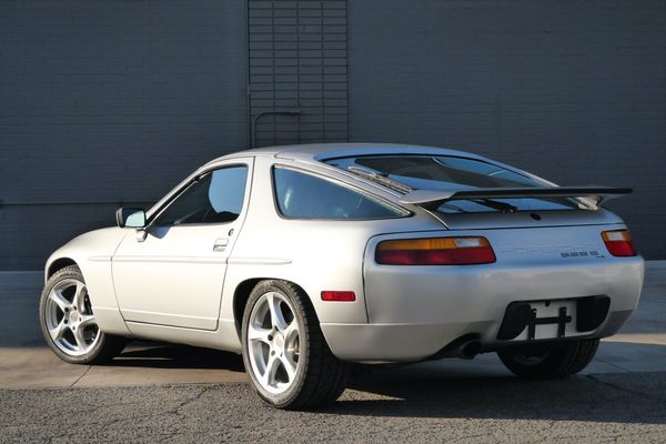 1987 Porsche 928 S4