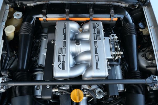 1987 Porsche 928 S4