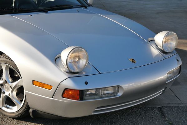 1987 Porsche 928 S4