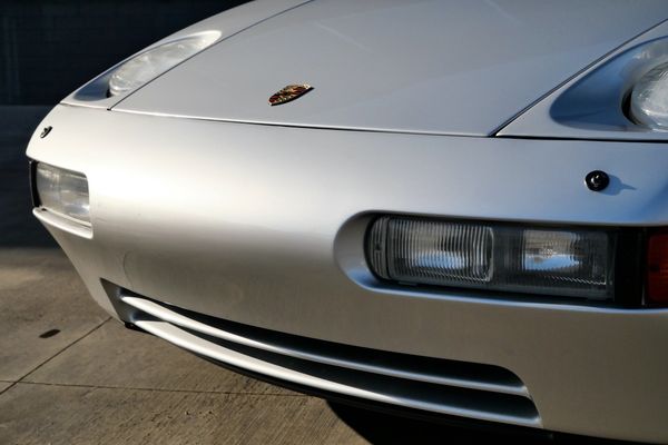 1987 Porsche 928 S4