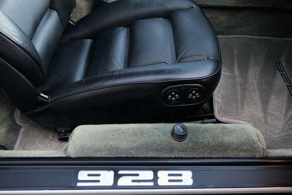 1987 Porsche 928 S4