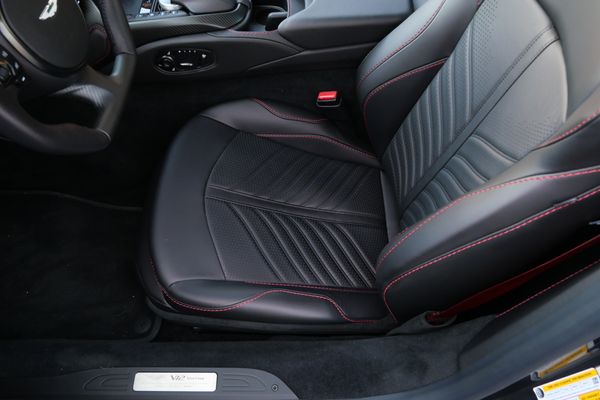 2023 Aston Martin V12 Vantage