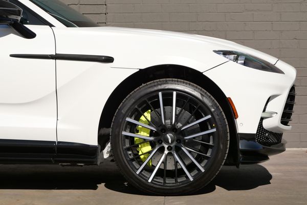 2023 Aston Martin DBX