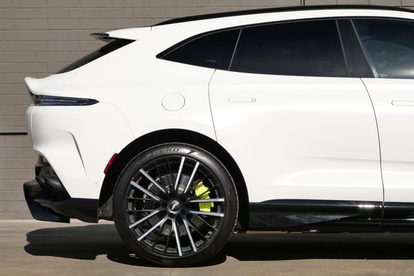 2023 Aston Martin DBX