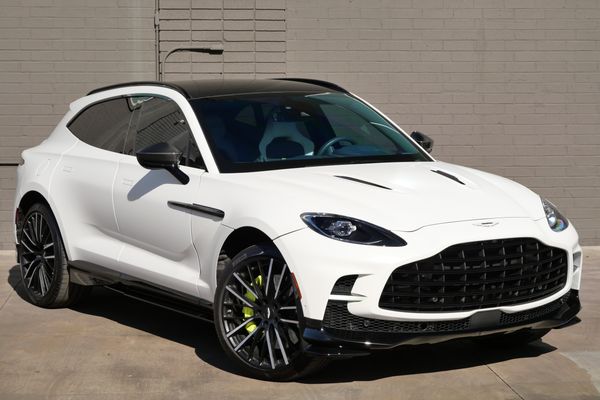 2023 Aston Martin DBX