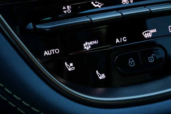 2023 Aston Martin DBX