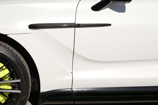 2023 Aston Martin DBX