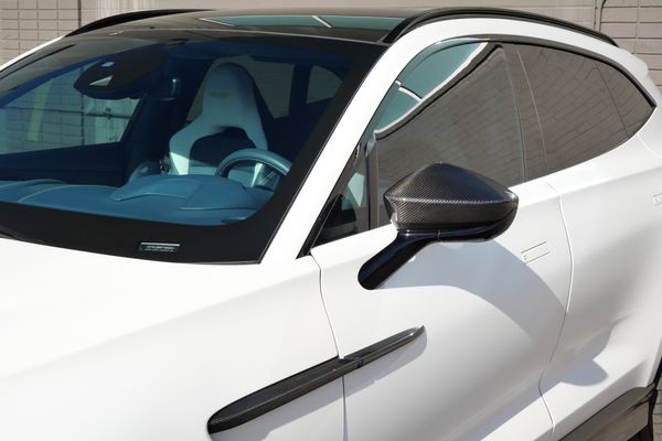 2023 Aston Martin DBX
