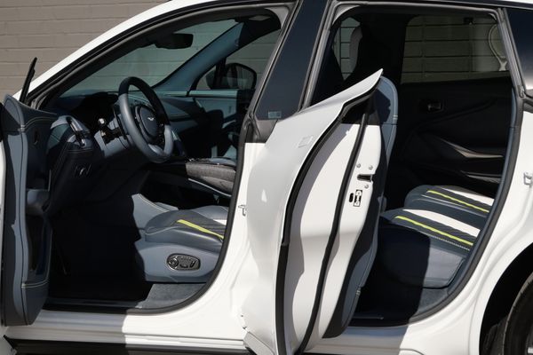 2023 Aston Martin DBX