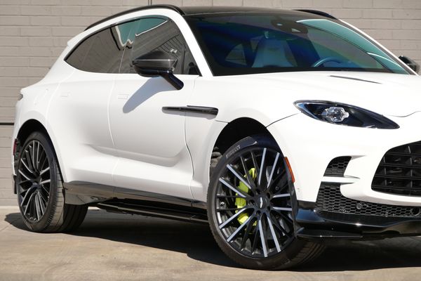 2023 Aston Martin DBX