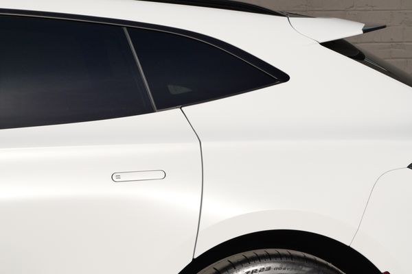 2023 Aston Martin DBX