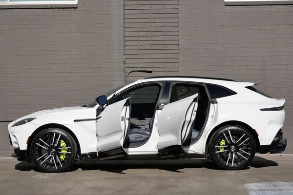 2023 Aston Martin DBX