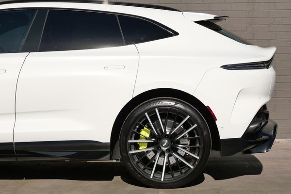 2023 Aston Martin DBX